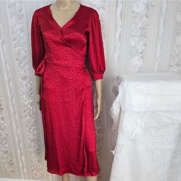Elegant Red Midi Dress - Picture 2 of 8